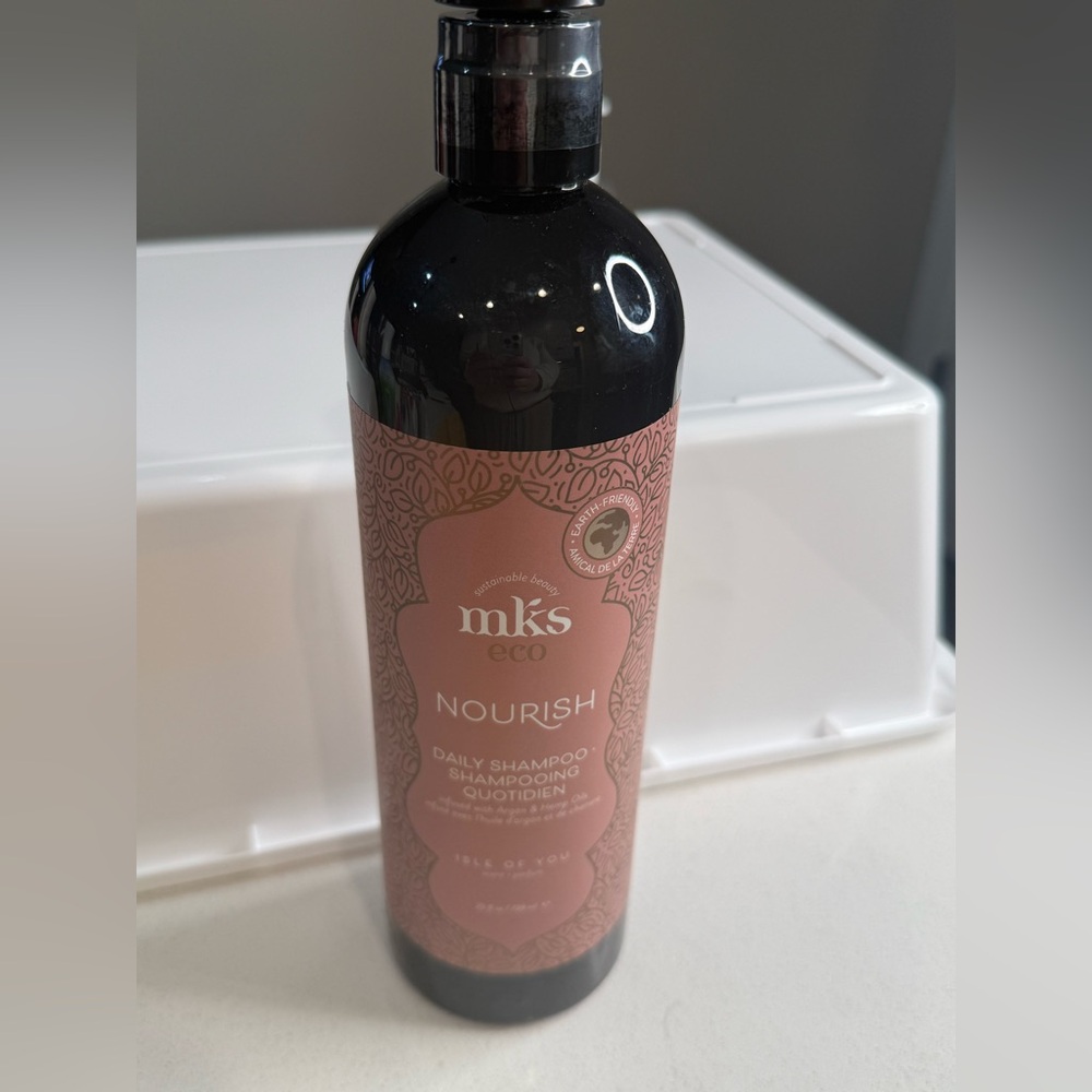 mks eco Nourish Daily Shampoo — Pink Bottle